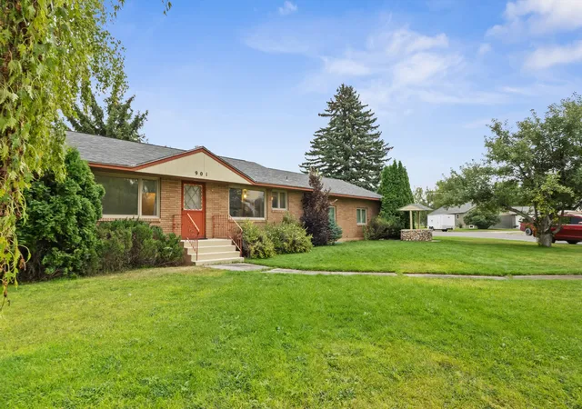 Photo 3 of Single family home for sale at 901 Pennsylvania Ave, Deer Lodge, MT 59722 | MLS# 30077420 | Listing updated on 2026-08-27
