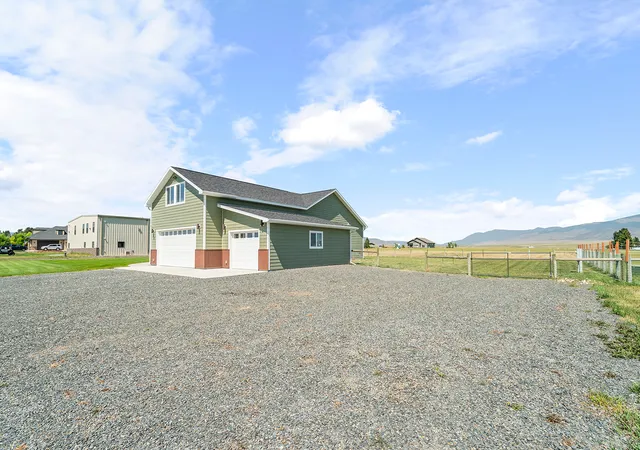 Photo 4 of Single family home for sale at 32 S Centurion Wy, Whitehall, MT 59759 | MLS# 30076713 | Listing updated on 2026-08-28