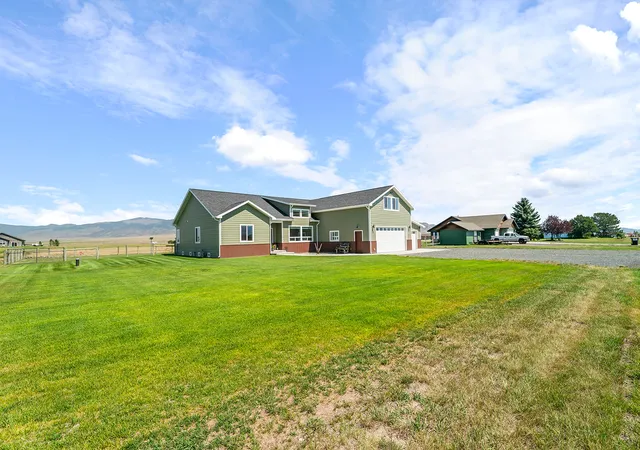 Photo 5 of Single family home for sale at 32 S Centurion Wy, Whitehall, MT 59759 | MLS# 30076713 | Listing updated on 2026-08-28