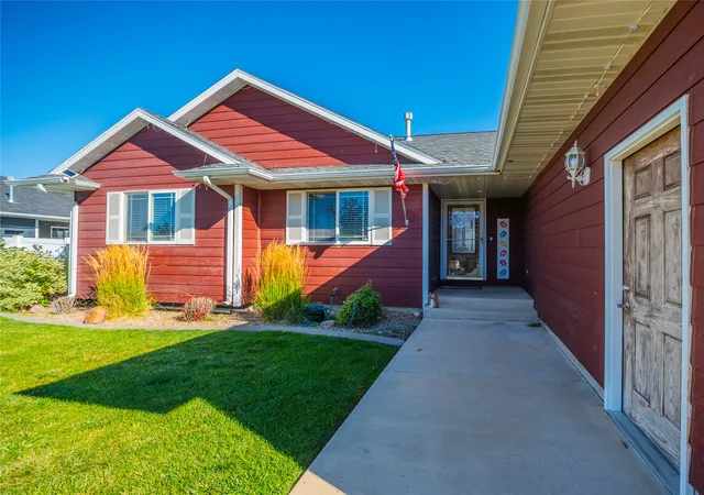 Photo 2 of Single family home for sale at 1009 38th Avenue Ne, Great Falls, MT 59404 | MLS# 30077722 | Listing updated on 2026-09-01