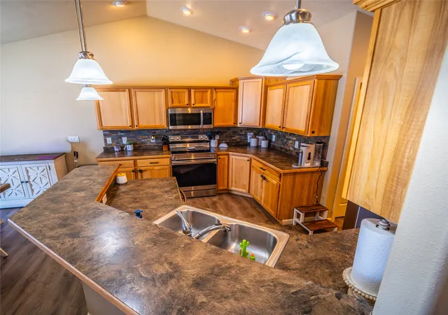 Photo 5 of Single family home for sale at 1009 38th Avenue NE, Great Falls, MT 59404 | MLS# 30077722 | Listing updated on 2026-09-01