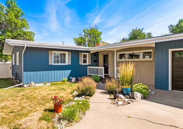 Photo 2 of Single family home for sale at 1224 Buena Dr, Great Falls, MT 59404 | MLS# 30077246 | Listing updated on 2026-10-11