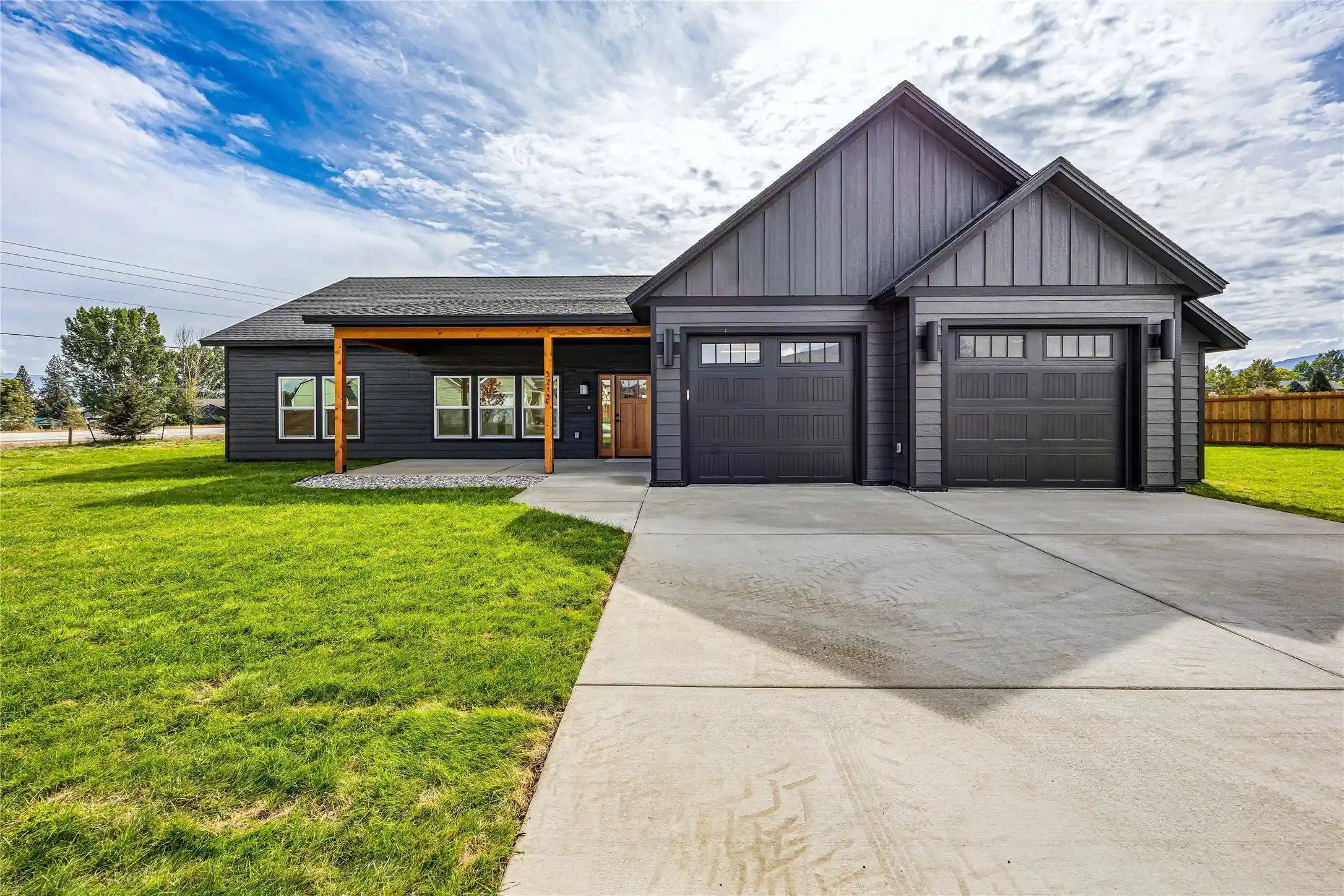 Photo 1 of Single family home for sale at 5213 Bronco Ct, Florence, MT 59833 | MLS# 30078807 | Listing updated on 2026-10-23
