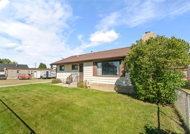Photo 3 of Single family home for sale at 2715 Locust St, Butte, MT 59701 | MLS# 30078353 | Listing updated on 2026-09-26