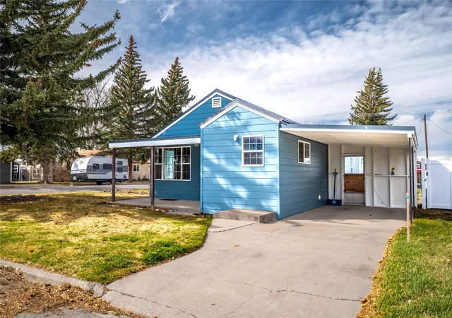 Photo 2 of Single family home for sale at 203 3rd Avenue N, Fairfield, MT 59436 | MLS# 30078891 | Listing updated on 2026-09-24