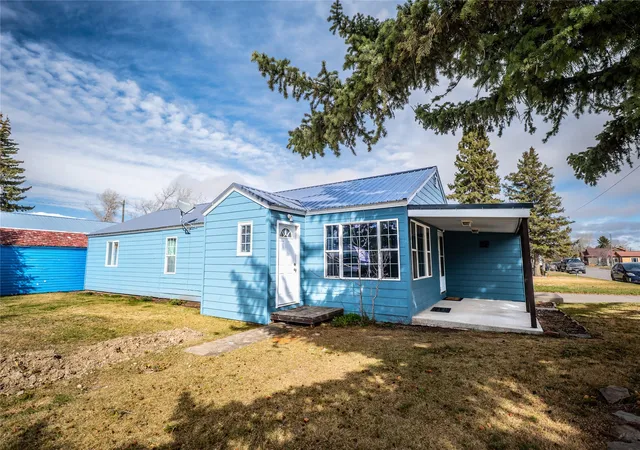 Photo 3 of Single family home for sale at 203 3rd Avenue N, Fairfield, MT 59436 | MLS# 30078891 | Listing updated on 2026-09-24