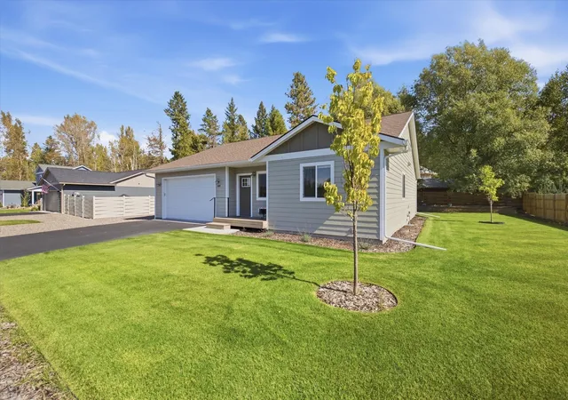 Photo 1 of Single family home for sale at 449 Kendal Loop, Kalispell, MT 59901 | MLS# 30078940 | Listing updated on 2026-09-30