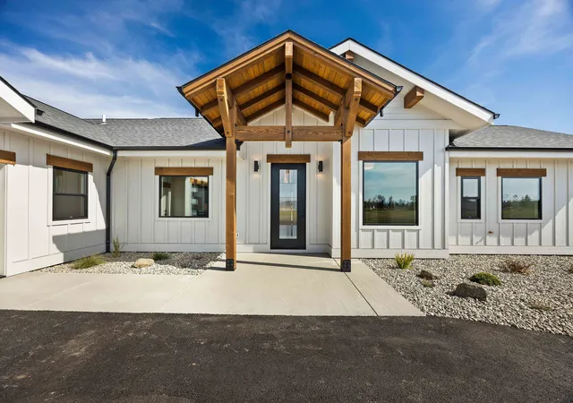 Photo 2 of Single family home for sale at 2046 Homestead Trl, Columbia Falls, MT 59912 | MLS# 30078929 | Listing updated on 2026-09-29