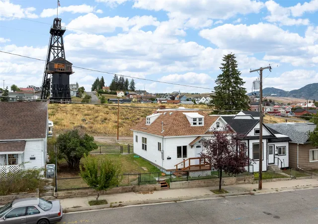 Photo 3 of Single family home for sale at 625 W Iron St, Butte, MT 59701 | MLS# 30077918 | Listing updated on 2026-09-28