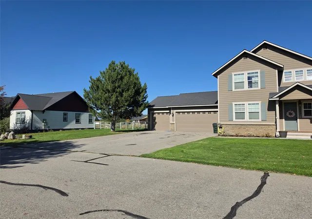Photo 3 of Single family home for sale at 585 Wildflower Cir, Hamilton, MT 59840 | MLS# 30079034 | Listing updated on 2026-10-11