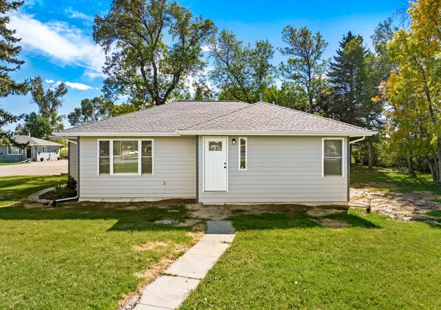 Photo 2 of Single family home for sale at 420 3rd Avenue S, Fairfield, MT 59436 | MLS# 30079044 | Listing updated on 2026-09-30