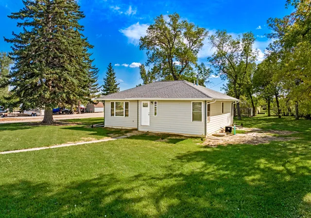 Photo 3 of Single family home for sale at 420 3rd Avenue S, Fairfield, MT 59436 | MLS# 30079044 | Listing updated on 2026-09-30
