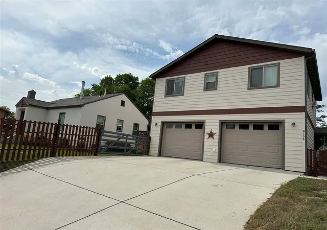 Photo 2 of Single family home for sale at 2100 Villard Ave, Helena, MT 59601 | MLS# 30079132 | Listing updated on 2026-09-29