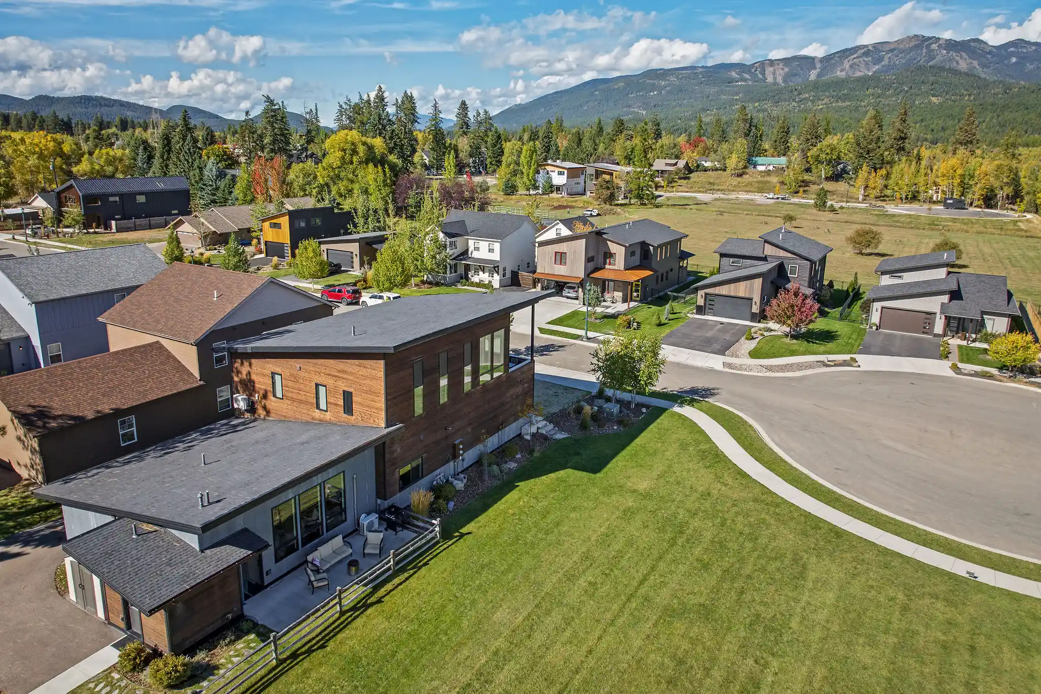 Photo 1 of Single family home for sale at 751 Cottonwood Ct, Whitefish, MT 59937 | MLS# 30079093 | Listing updated on 2026-10-14