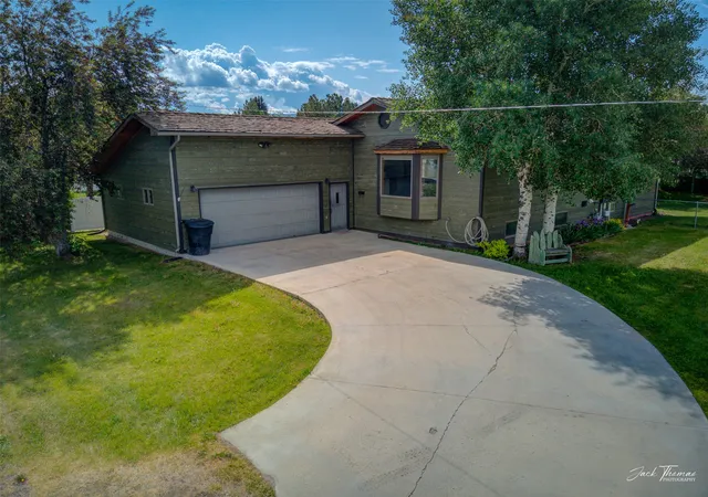 Photo 1 of Single family home for sale at 620 Higgins Ave, Deer Lodge, MT 59722 | MLS# 30079219 | Listing updated on 2026-10-01
