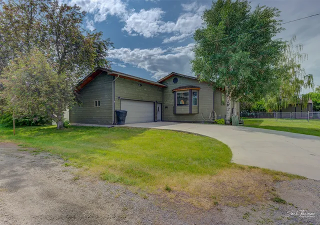 Photo 2 of Single family home for sale at 620 Higgins Ave, Deer Lodge, MT 59722 | MLS# 30079219 | Listing updated on 2026-10-01