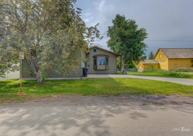 Photo 3 of Single family home for sale at 620 Higgins Ave, Deer Lodge, MT 59722 | MLS# 30079219 | Listing updated on 2026-10-01