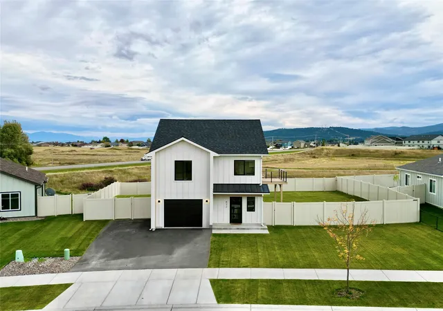 Photo 1 of Single family home for sale at 832 Bearhat Mountain Rd, Kalispell, MT 59901 | MLS# 30079226 | Listing updated on 2026-10-06