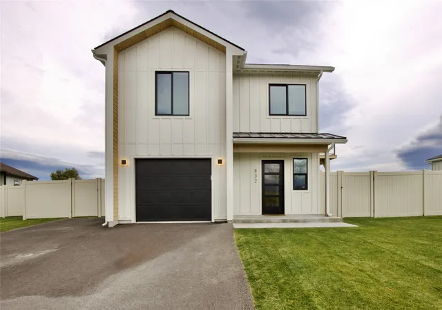 Photo 2 of Single family home for sale at 832 Bearhat Mountain Rd, Kalispell, MT 59901 | MLS# 30079226 | Listing updated on 2026-10-06