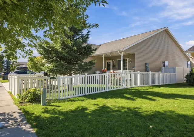 Photo 2 of Townhouse for sale at 182 Empire Loop, Kalispell, MT 59901 | MLS# 30079236 | Listing updated on 2026-10-11