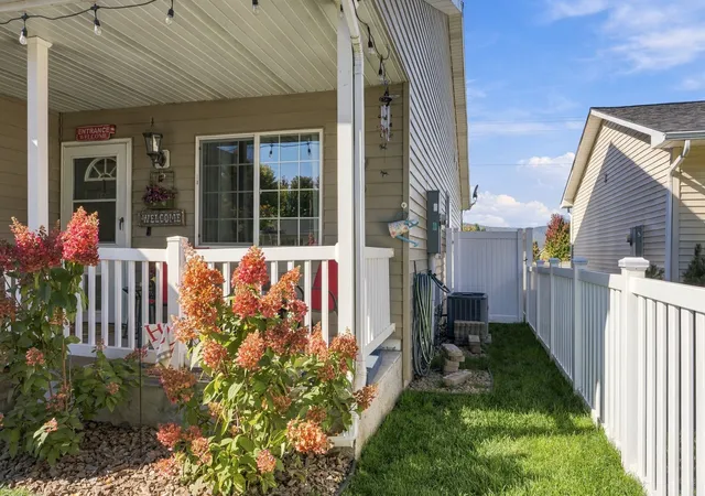 Photo 3 of Townhouse for sale at 182 Empire Loop, Kalispell, MT 59901 | MLS# 30079236 | Listing updated on 2026-10-11