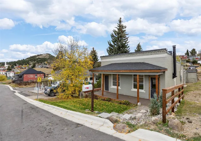 Photo 2 of Single family home for sale at 521 W Copper St, Butte, MT 59701 | MLS# 30079240 | Listing updated on 2026-10-07