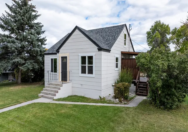 Photo 2 of Single family home for sale at 210 N Oak St, Townsend, MT 59644 | MLS# 30079297 | Listing updated on 2026-10-02