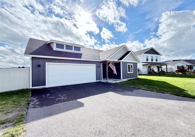 Photo 3 of Single family home for sale at 1256 Morning Eagle Dr, Kalispell, MT 59901 | MLS# 30079322 | Listing updated on 2026-10-10
