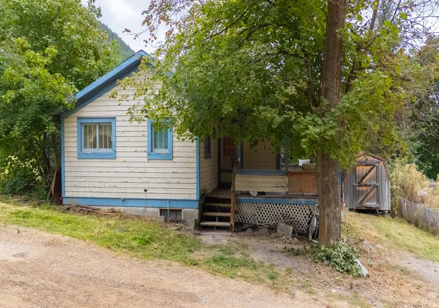Photo 2 of Single family home for sale at 105 Meadowview Ln, Alberton, MT 59820 | MLS# 30079278 | Listing updated on 2026-10-07