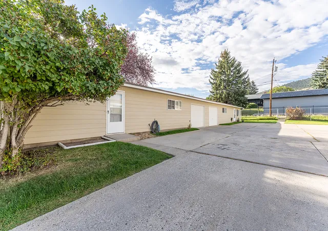 Photo 3 of House for sale at 925, 927 929 And 931 Cannon St, Helena, MT 59601 | MLS# 30079287 | Listing updated on 2026-10-06