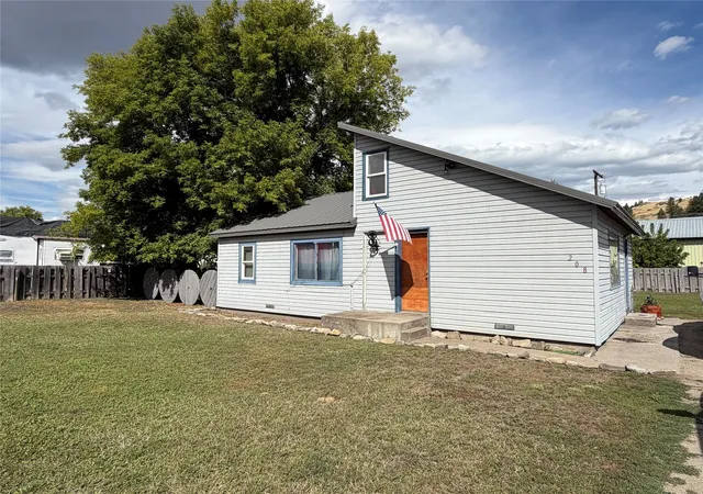 Photo 2 of Single family home for sale at 208 E Meany St, Plains, MT 59859 | MLS# 30078898 | Listing updated on 2026-10-07