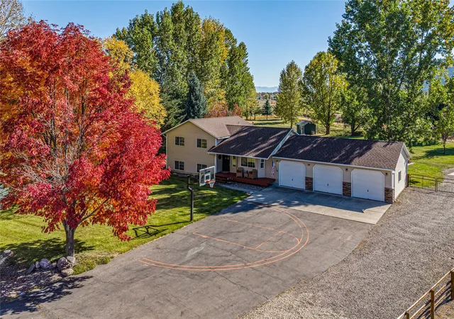 Photo 2 of Single family home for sale at 15940 Lemazion Pl, Frenchtown, MT 59834 | MLS# 30079501 | Listing updated on 2026-10-12