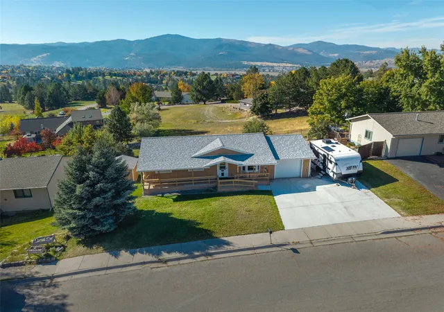 Photo 2 of Single family home for sale at 5905 Longview Dr, Missoula, MT 59803 | MLS# 30079173 | Listing updated on 2026-10-11