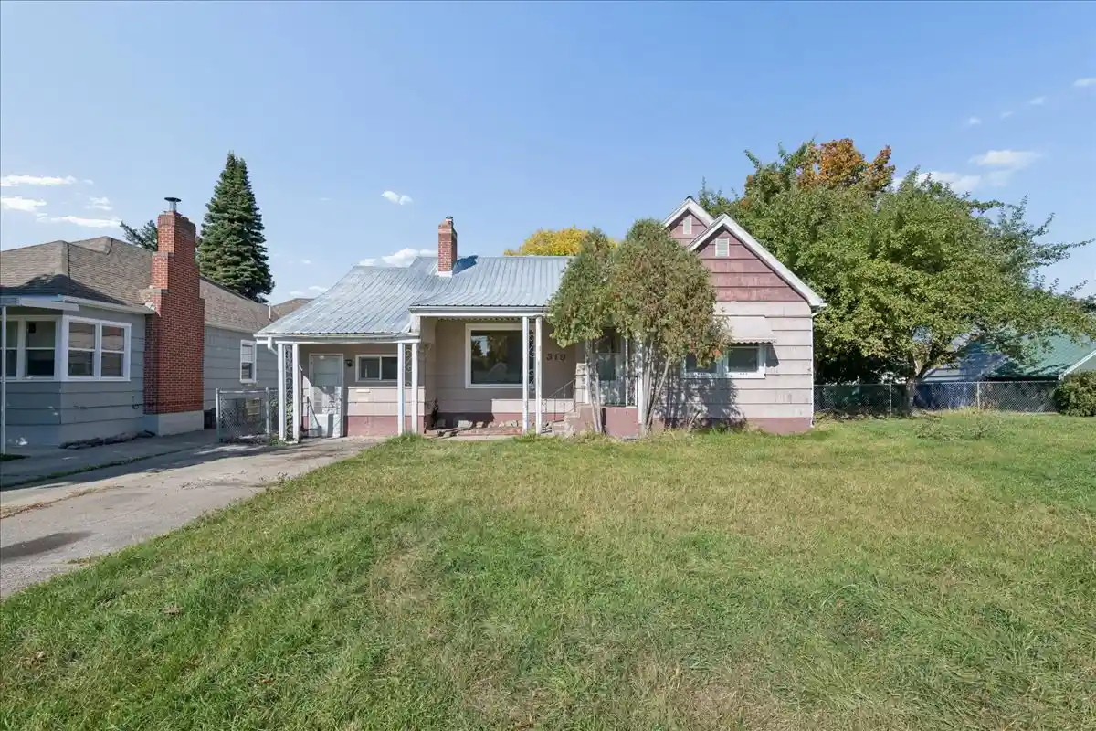 Photo 1 of Single family home for sale at 319 E California St, Kalispell, MT 59901 | MLS# 30074980 | Listing updated on 2026-10-12