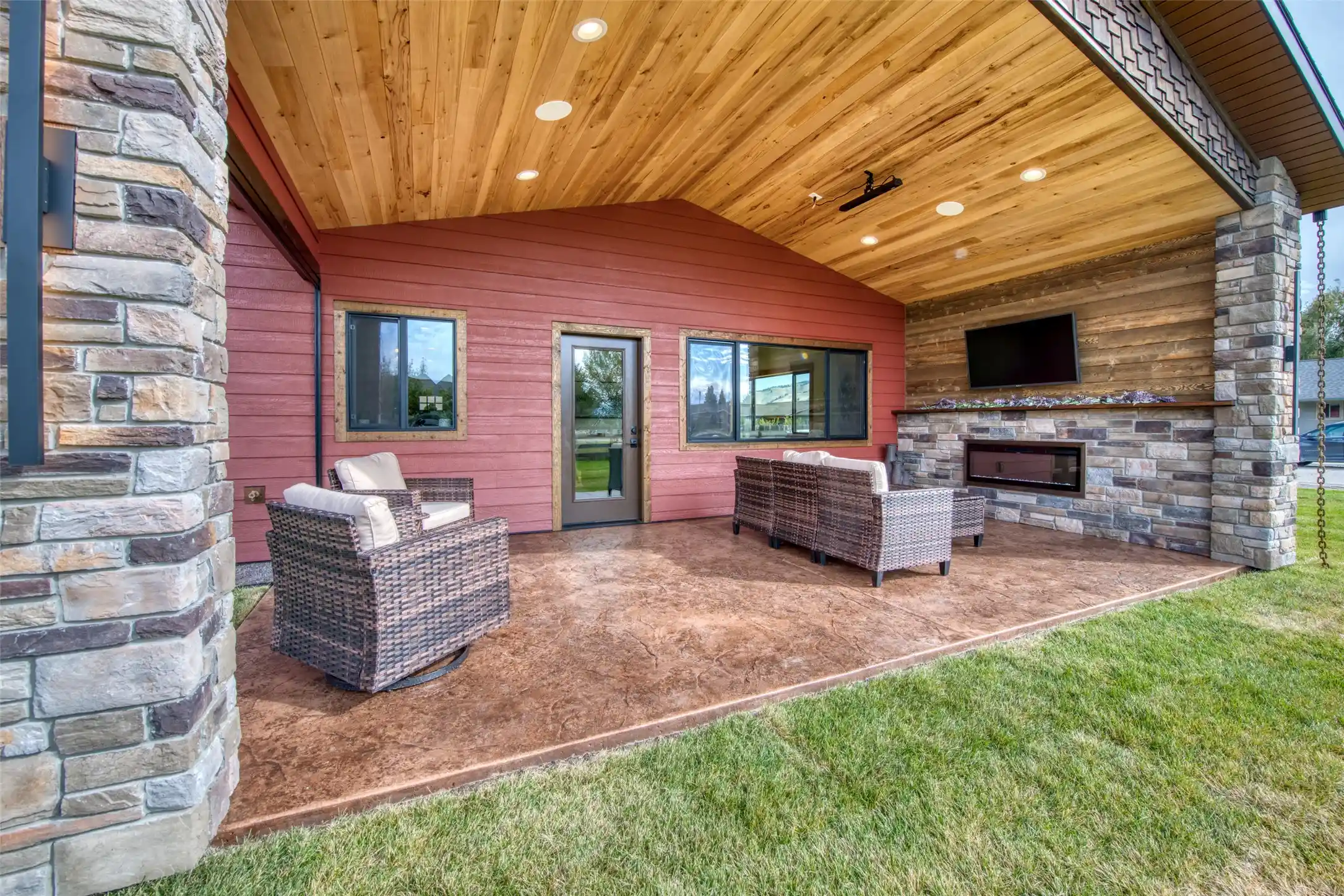 Photo 1 of Single family home for sale at 101 Sunrise Dr, Darby, MT 59829 | MLS# 30079699 | Listing updated on 2026-10-13