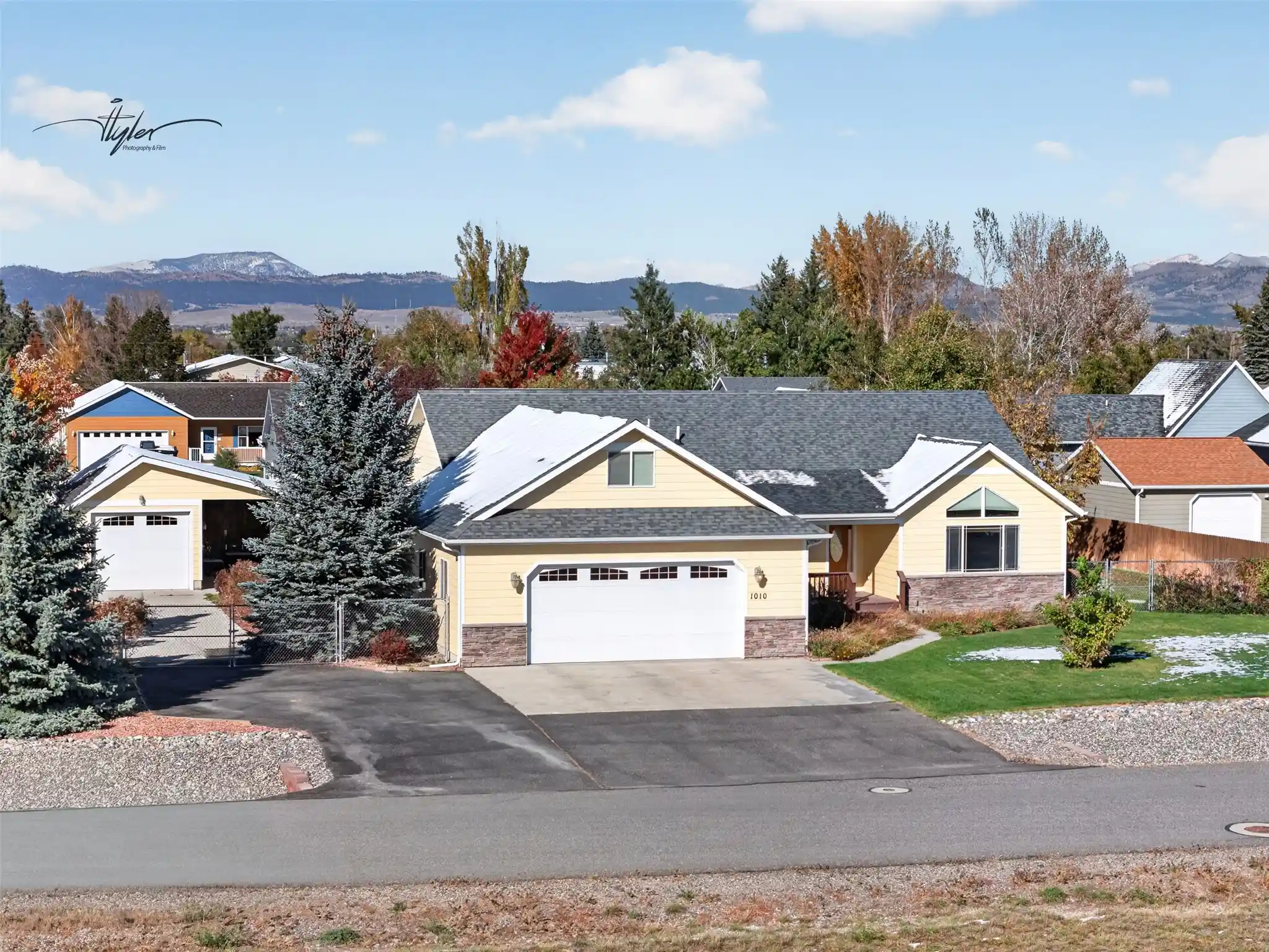 Photo 1 of Single family home for sale at 1010 Isy Loop, Helena, MT 59602 | MLS# 30080012 | Listing updated on 2026-10-22
