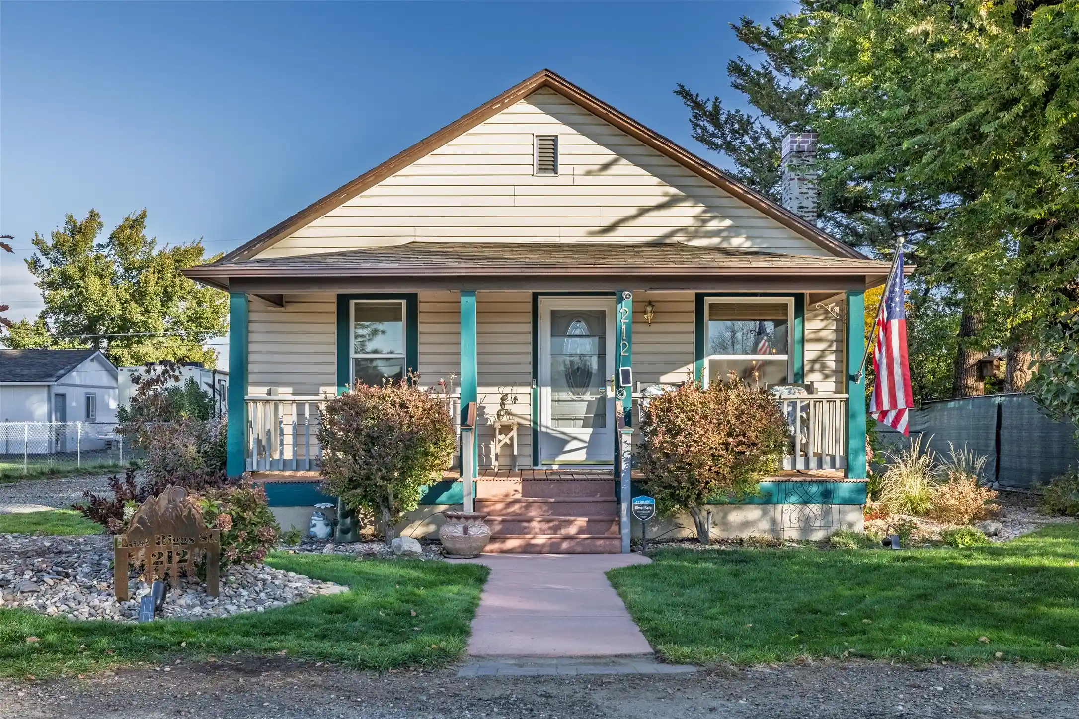 Photo 1 of Single family home for sale at 212 E Riggs St, East Helena, MT 59635 | MLS# 30079155 | Listing updated on 2026-10-23