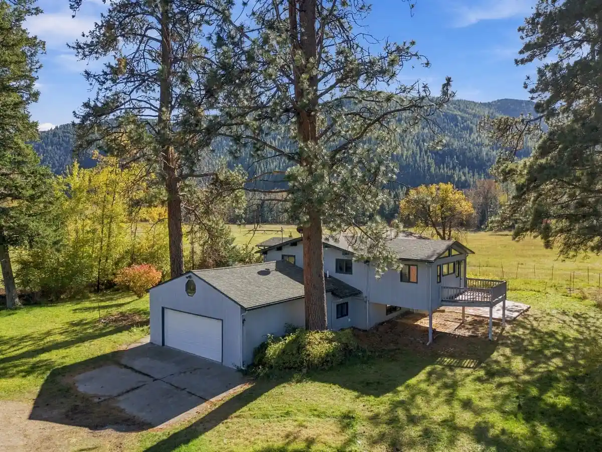 Photo 1 of Single family home for sale at 7543 Mayfly Ln, Clinton, MT 59825 | MLS# 30080112 | Listing updated on 2026-10-23