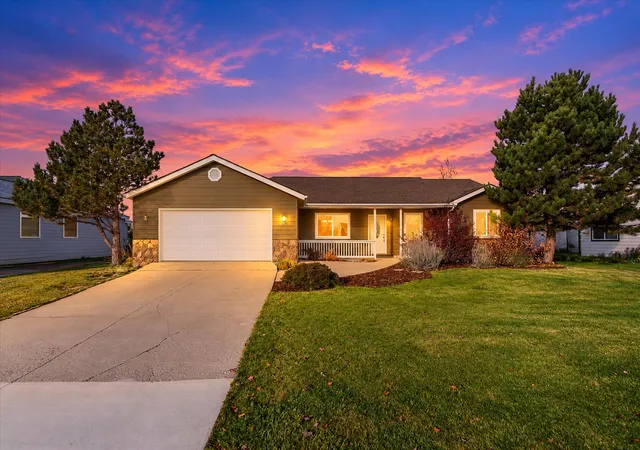 Photo 1 of Single family home for sale at 142 Blue Crst Dr, Kalispell, MT 59901 | MLS# 30080095 | Listing updated on 2026-10-30