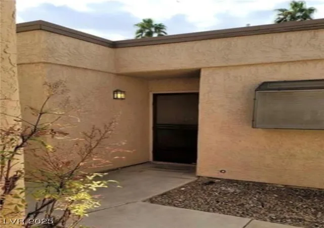 Photo 3 of Townhouse for sale at 4453 Alto Verde Dr, Las Vegas, NV 89119 | MLS# 2715064 | Listing updated on 2025-09-01