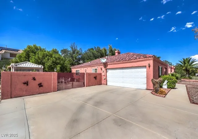 Photo 3 of Single family home for sale at 5535 Mount Diablo Dr, Las Vegas, NV 89118 | MLS# 2722960 | Listing updated on 2025-09-29