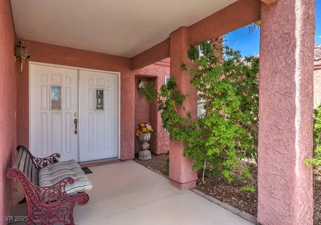 Photo 4 of Single family home for sale at 5535 Mount Diablo Dr, Las Vegas, NV 89118 | MLS# 2722960 | Listing updated on 2025-09-29