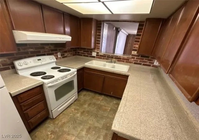 Photo 3 of Single family home for sale at 309 Rossmoyne Ave, North Las Vegas, NV 89030 | MLS# 2731735 | Listing updated on 2025-11-01