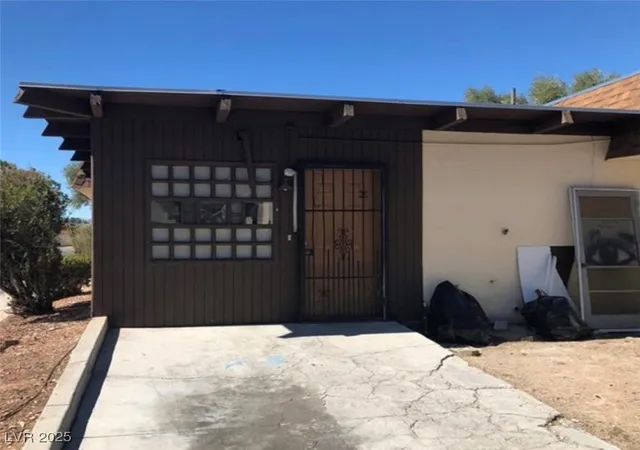 Photo 3 of Townhouse for sale at 2639 Heritage Dr, Las Vegas, NV 89121 | MLS# 2731985 | Listing updated on 2025-11-01
