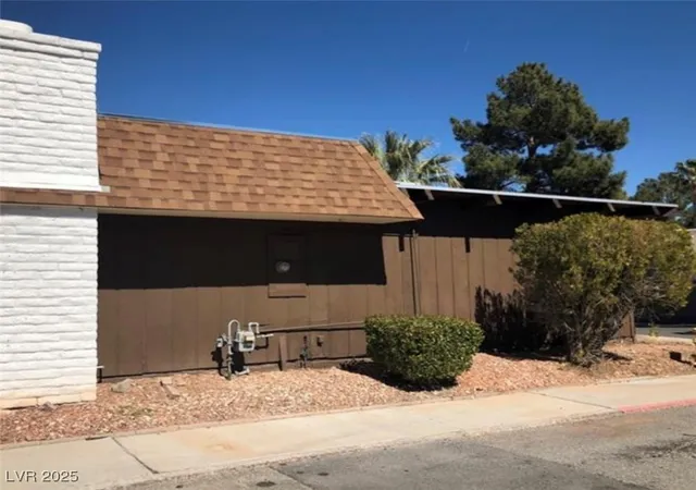 Photo 3 of Townhouse for sale at 2639 Heritage Dr, Las Vegas, NV 89121 | MLS# 2731985 | Listing updated on 2025-11-01