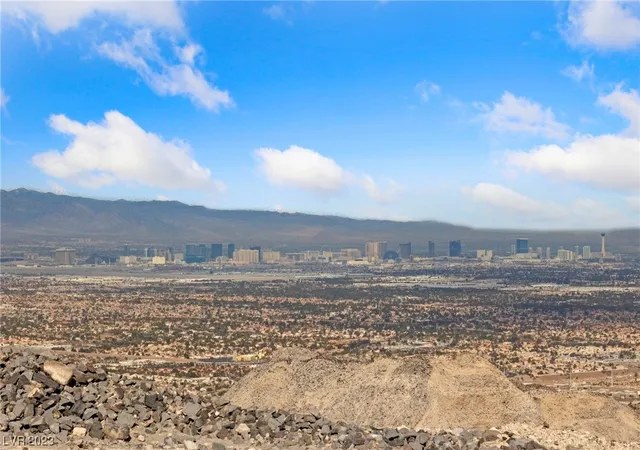2nd image of 1124 Alpine Ledge Dr, Henderson, NV 89012 | MLS# 2495574