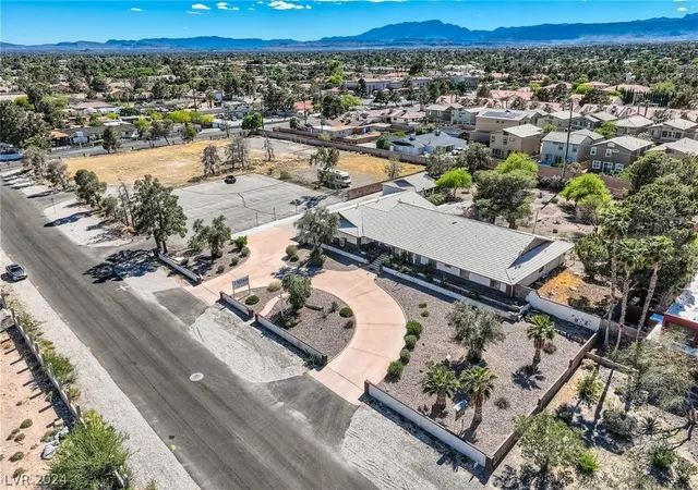 3rd image of 2625 Westwind Rd, Las Vegas, NV 89146 | MLS# 2582851