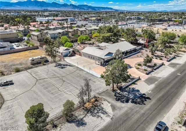 2nd image of 2675 Westwind Rd, Las Vegas, NV 89146 | MLS# 2582912