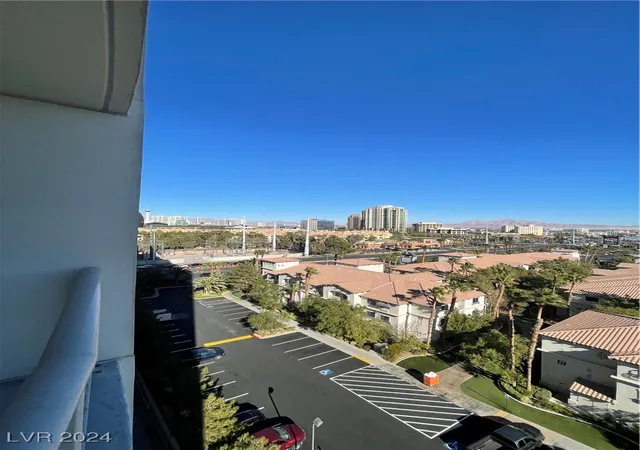 Homes for sale in Las Vegas, NV | 211 E Flamingo Road, Las Vegas, NV 89169 | Houzeo