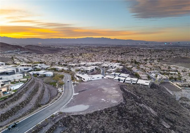 2nd image of 17 Cloud Chaser Blvd, Henderson, NV 89012 | MLS# 2654948